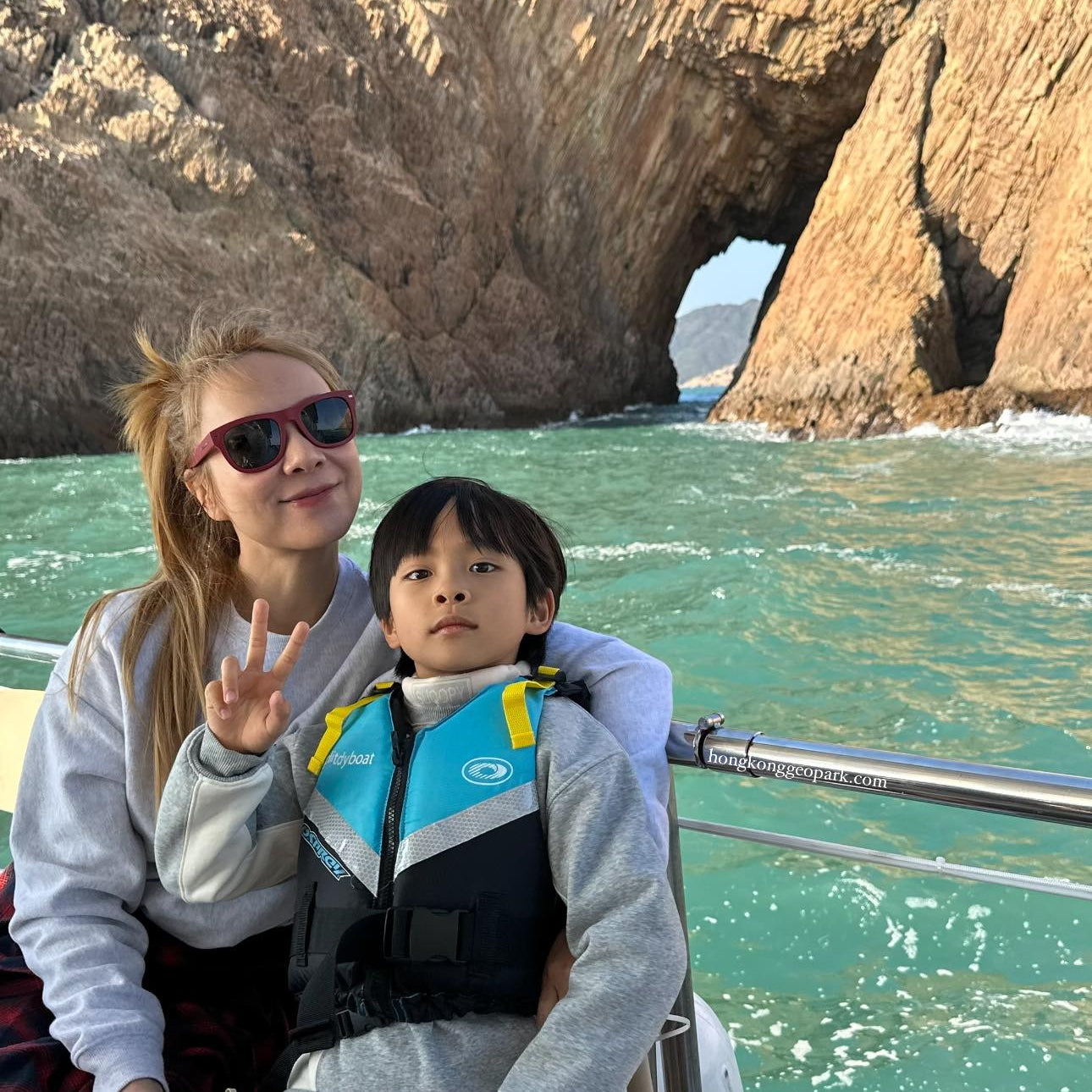 (Split-Session) Hong Kong Geopark Yacht Tour and NEMO Clownfish Snorkelling