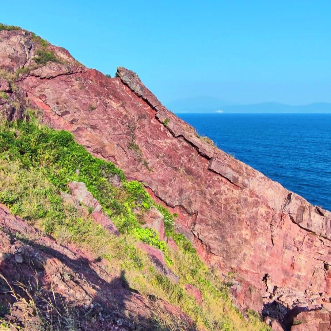 Geopark Port Island (Dinosaur Island) Hiking Tour