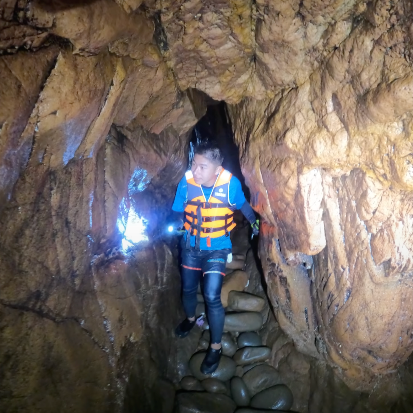 Geopark Coasteering Tour thorugh Hong Kong's Longest Sea Cave