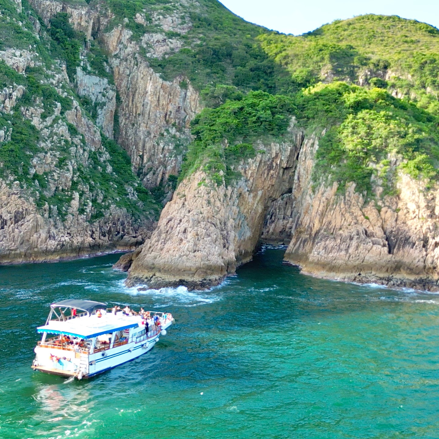 Sai Kung Beach Snorkelling and Island Hopping Tour Experience by Yacht