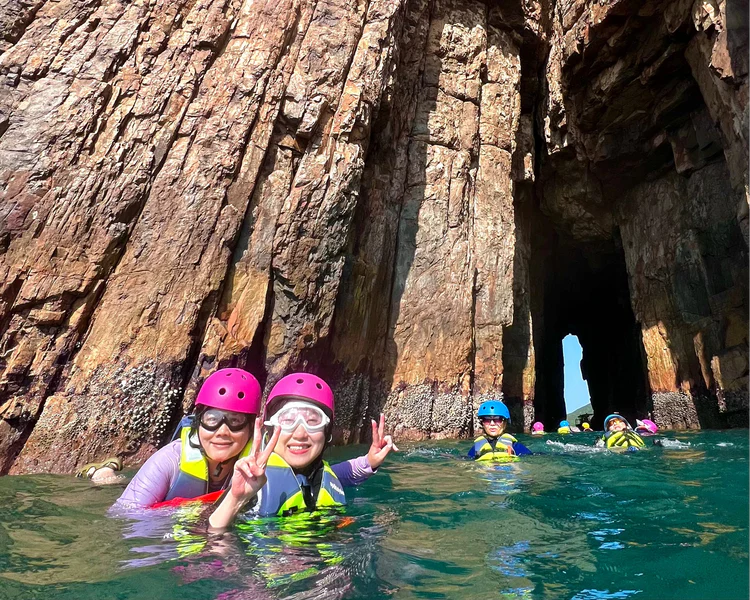 Coasteering Tour in Hong Kong Suitable for Beginners