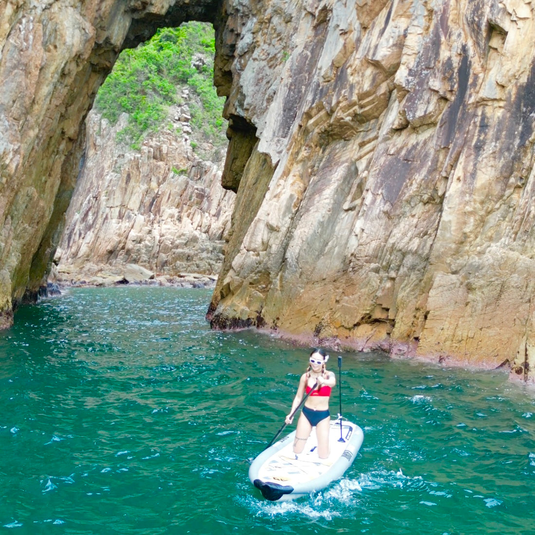 (4 ชั่วโมง) ทัวร์ชมวิวอุทยานธรณีฮ่องกงด้วยสปีดโบ๊ทส่วนตัว + สนุกที่ชายหาด