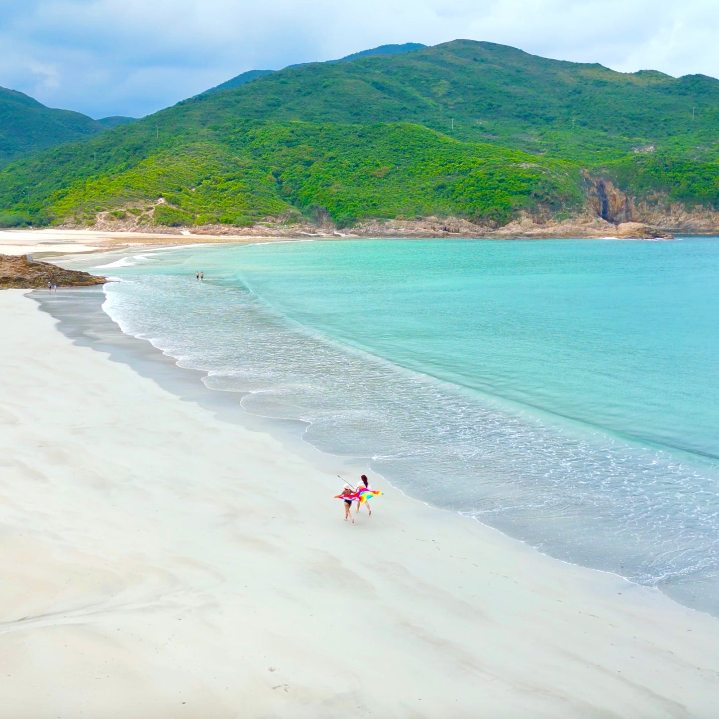 (4 ชั่วโมง) ทัวร์ชมวิวอุทยานธรณีฮ่องกงด้วยสปีดโบ๊ทส่วนตัว + สนุกที่ชายหาด