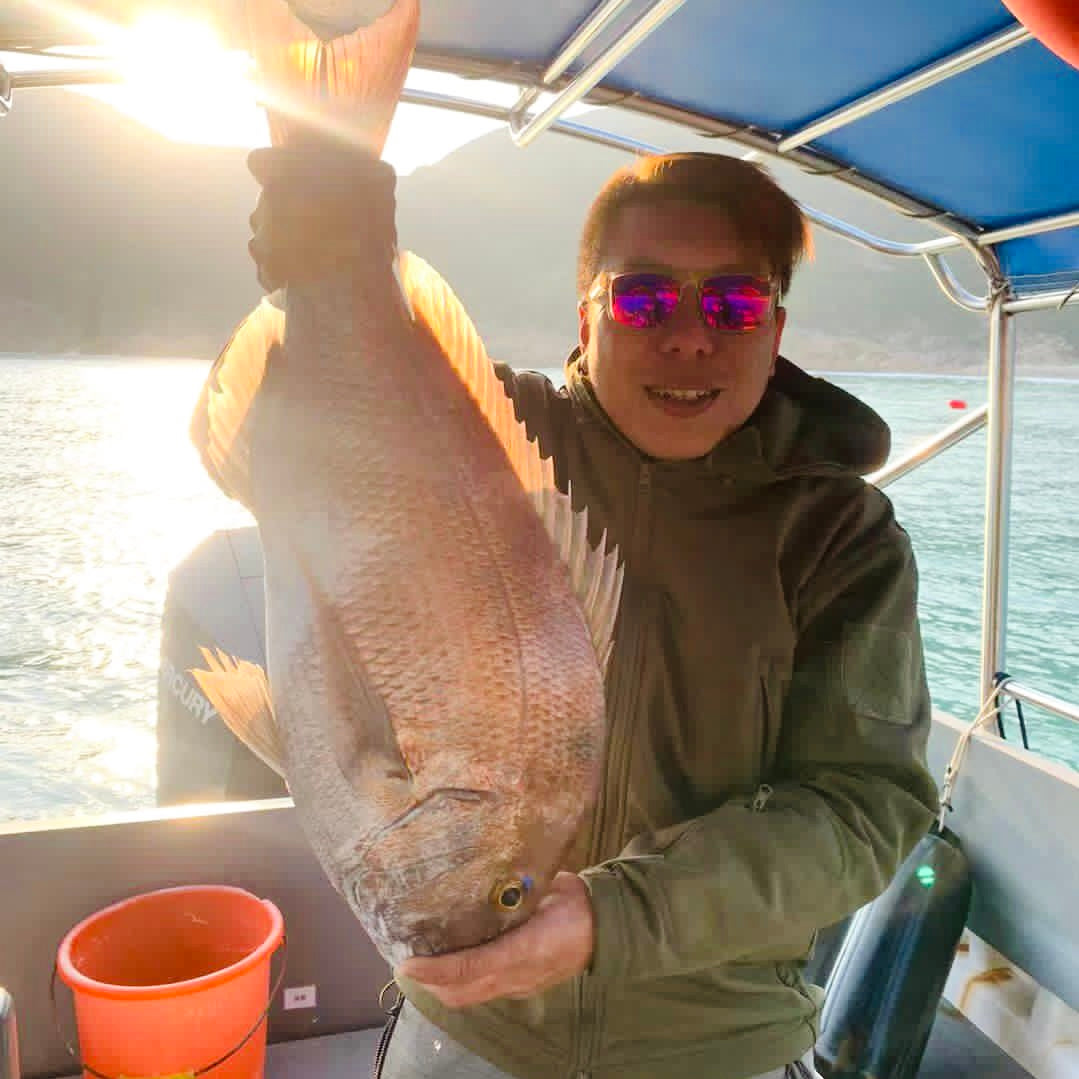 (4 ชั่วโมง) ทัวร์ชมวิวอุทยานธรณีฮ่องกงด้วยสปีดโบ๊ทส่วนตัว + สนุกที่ชายหาด