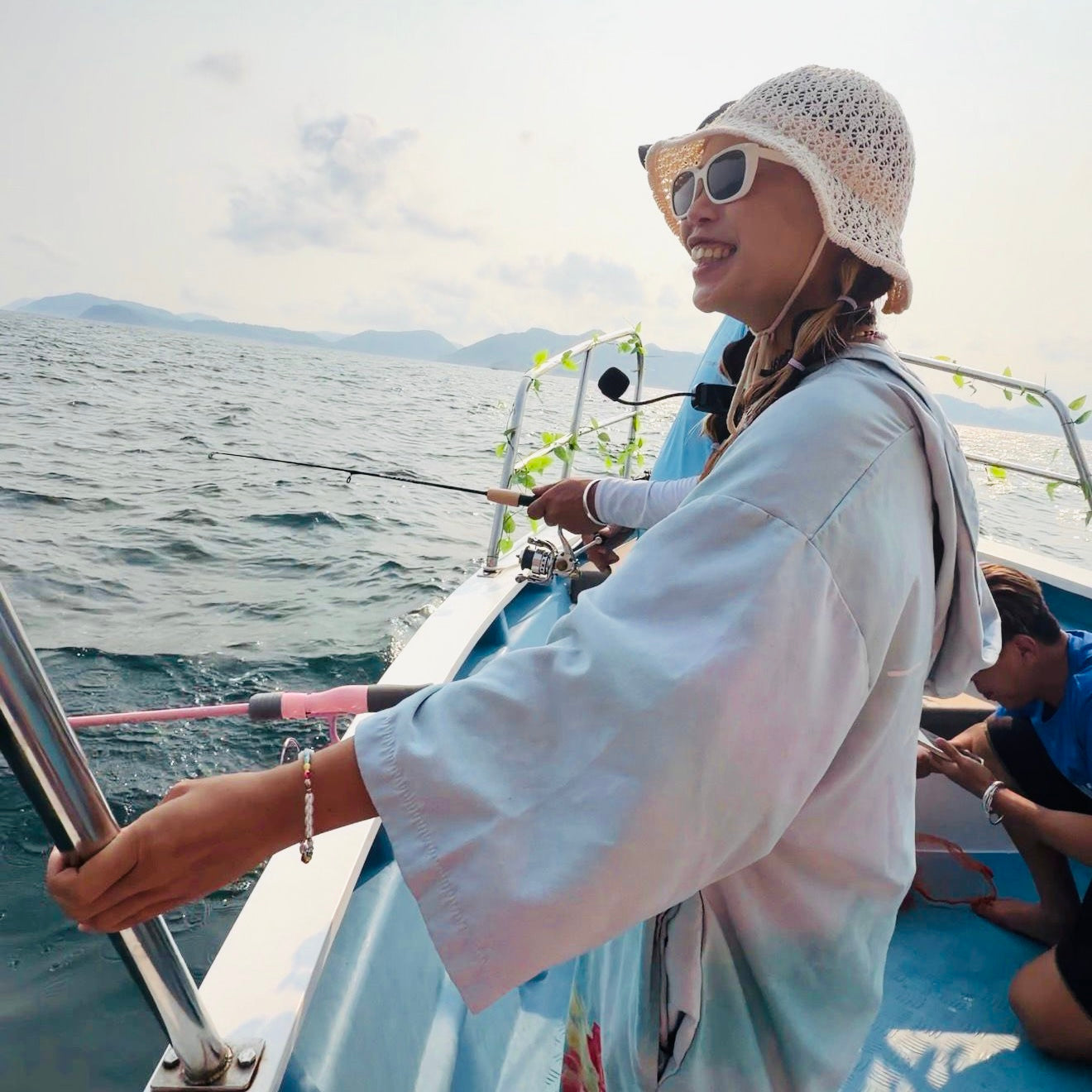 (4 ชั่วโมง) ทัวร์ชมวิวอุทยานธรณีฮ่องกงด้วยสปีดโบ๊ทส่วนตัว + สนุกที่ชายหาด