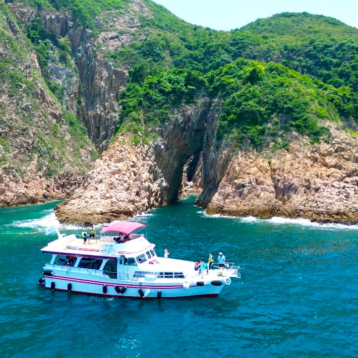 (6.5 hrs) Private Yacht Hong Kong Snorkelling Tour + Beach & Water Toys Session