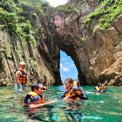 (Zweiteilige Tour) Doppelte Sea Arches Vulkan-Coasteering und Schnorcheln auf Sharp Island