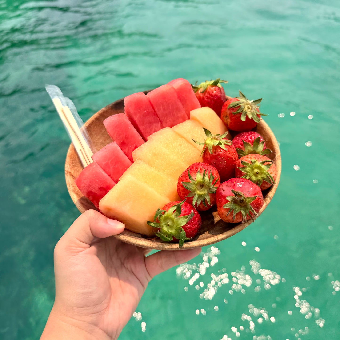 (4 ชั่วโมง) ทัวร์ชมวิวอุทยานธรณีฮ่องกงด้วยสปีดโบ๊ทส่วนตัว + สนุกที่ชายหาด